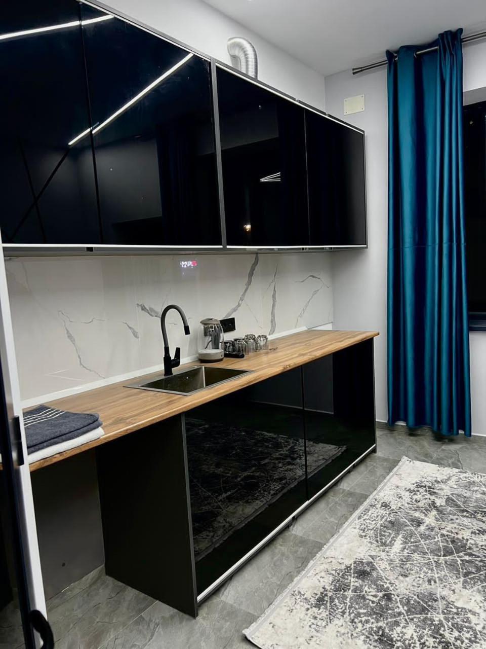 Lumi Hotell Bishkek Exteriör bild