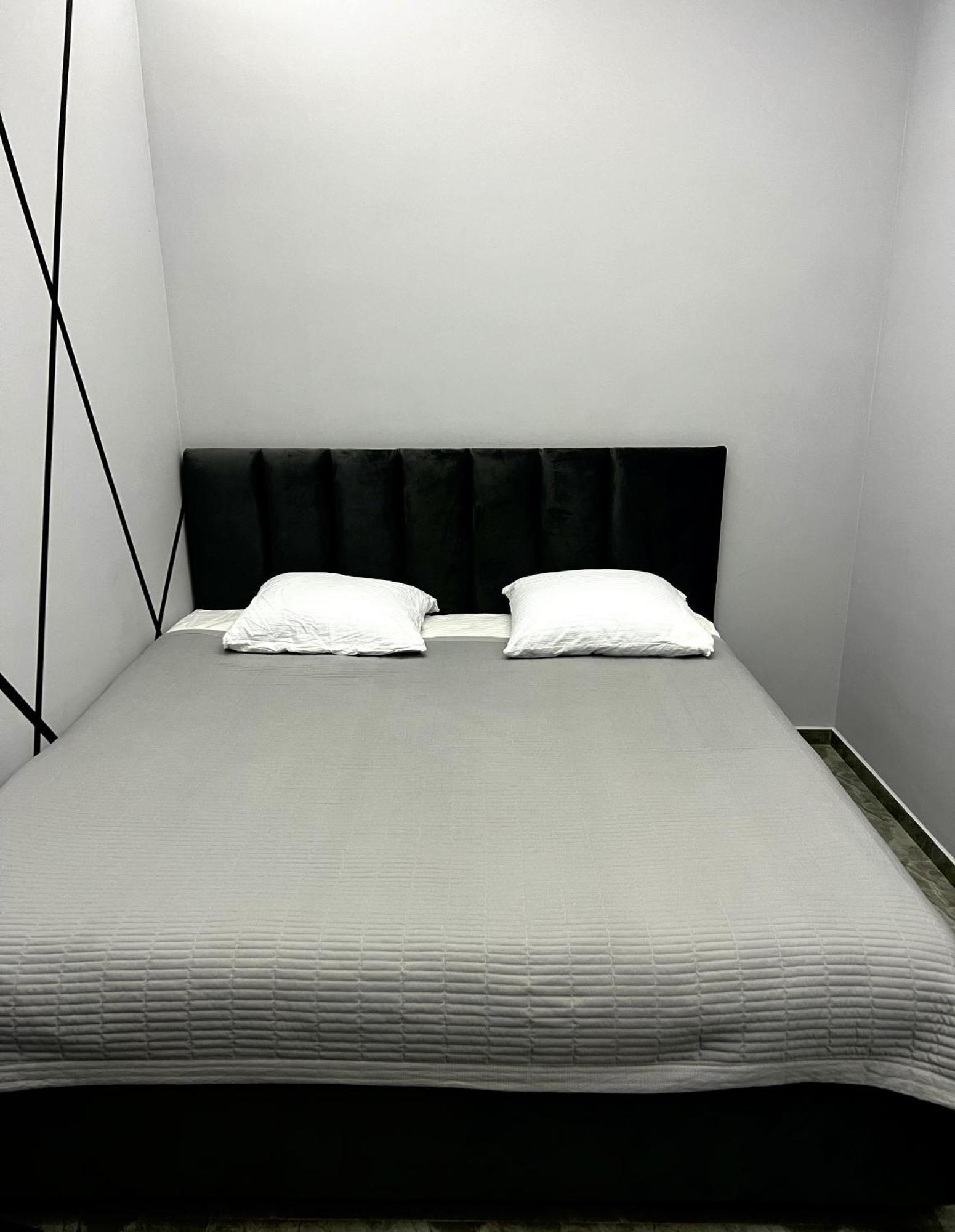 Lumi Hotell Bishkek Exteriör bild