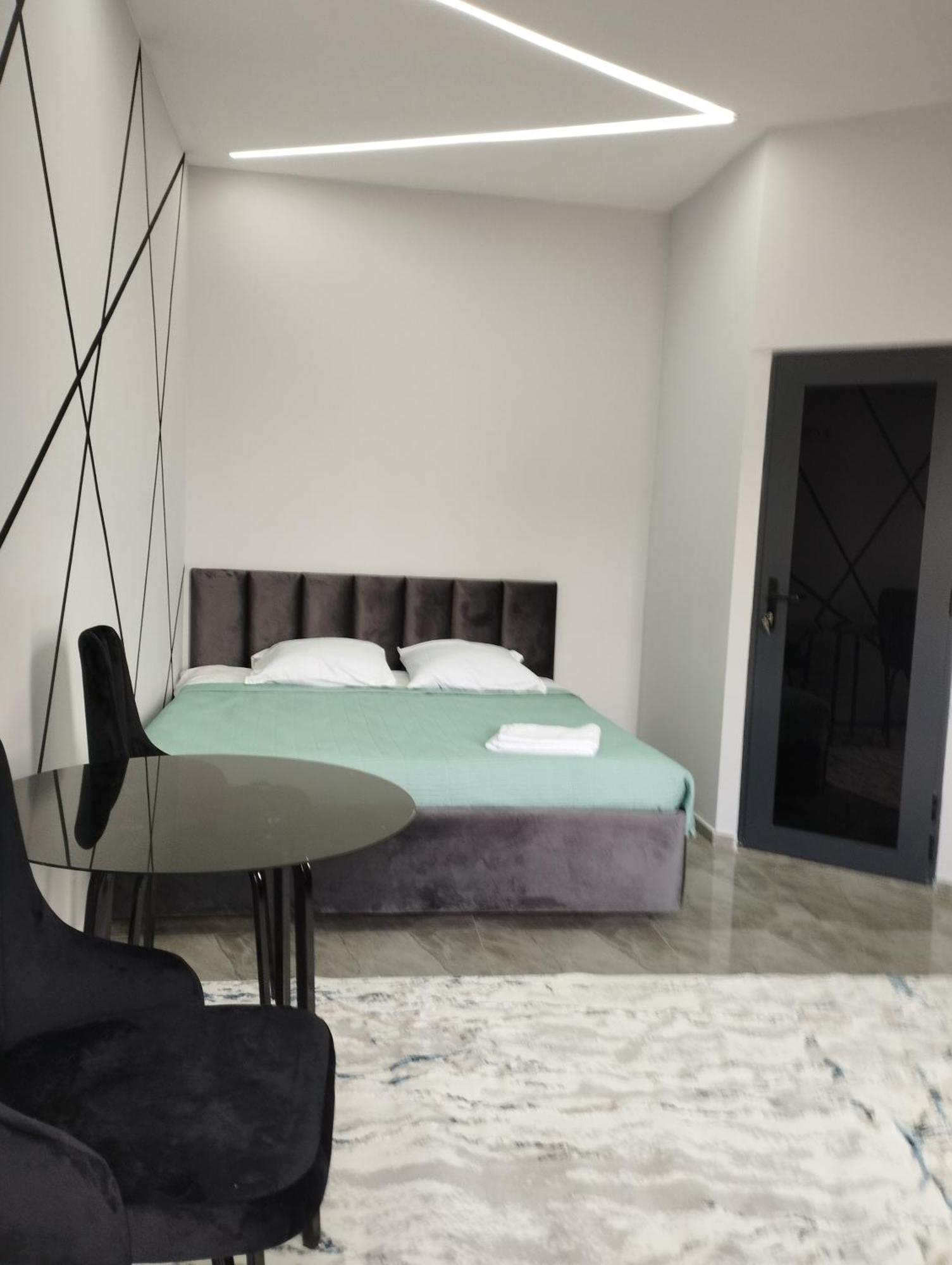 Lumi Hotell Bishkek Exteriör bild