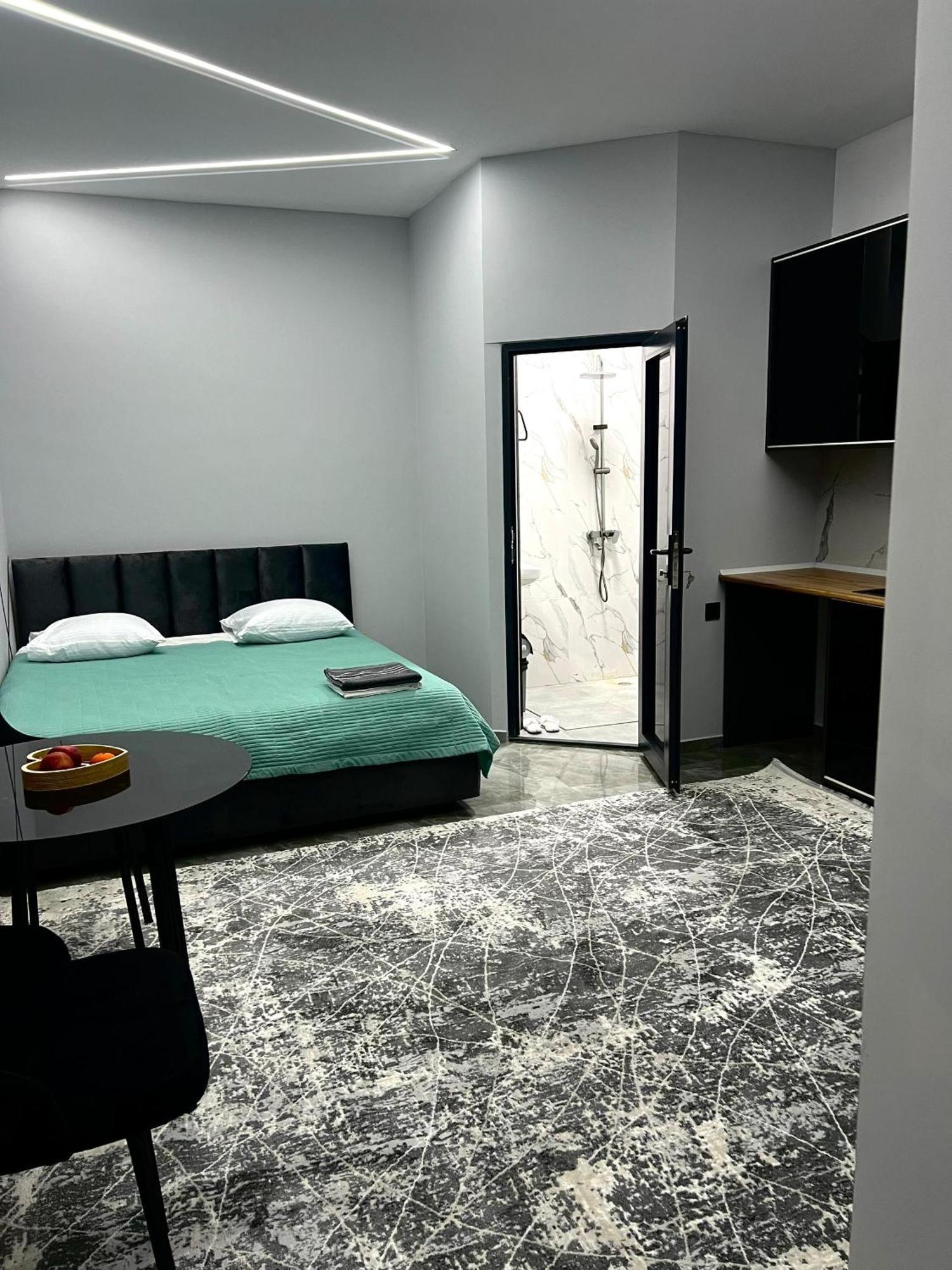 Lumi Hotell Bishkek Exteriör bild