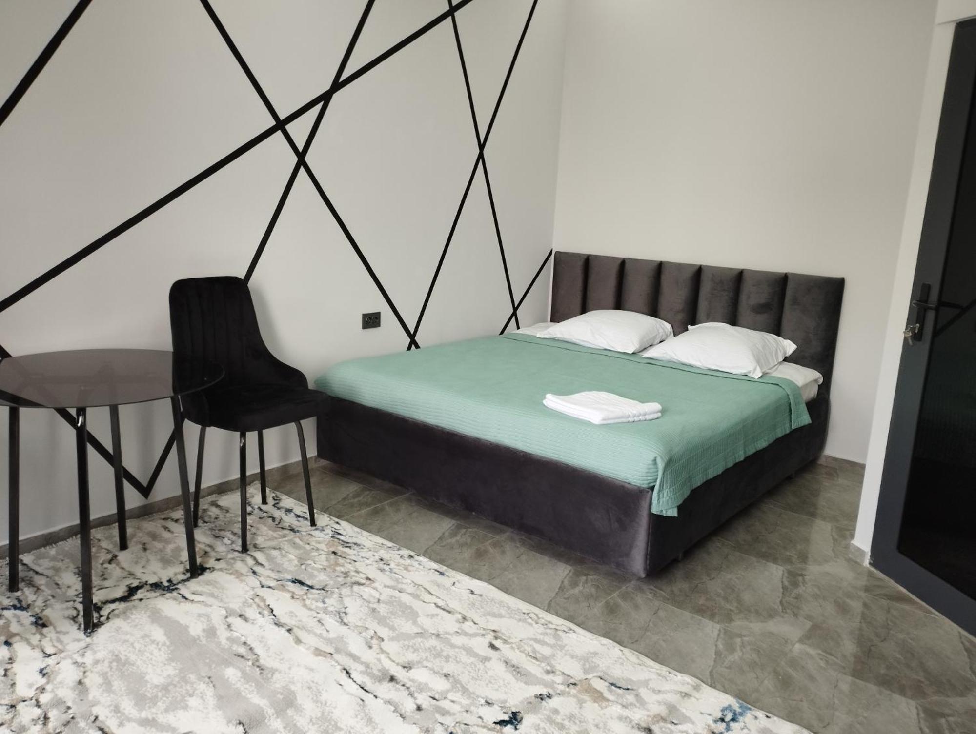 Lumi Hotell Bishkek Exteriör bild